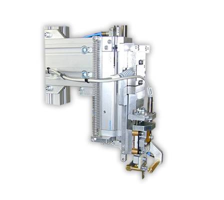 Flussmittelauftrag mit zwei Flux-Applikatoren Bügellötungen mit zwei unabhängig arbeitenden Lötköpfen.